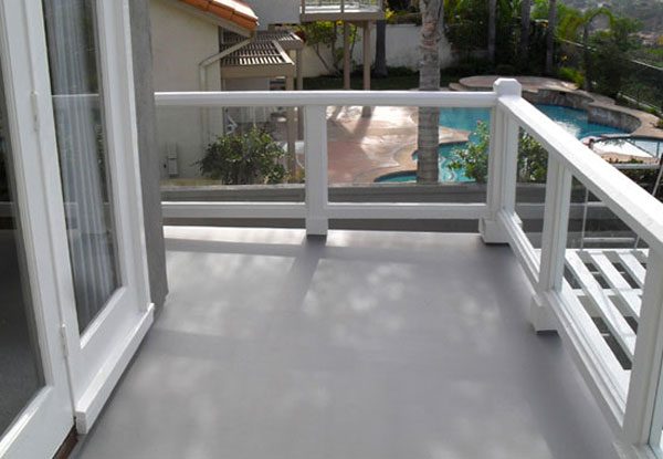 hybrid glass deck railings use glass infill with metal posts