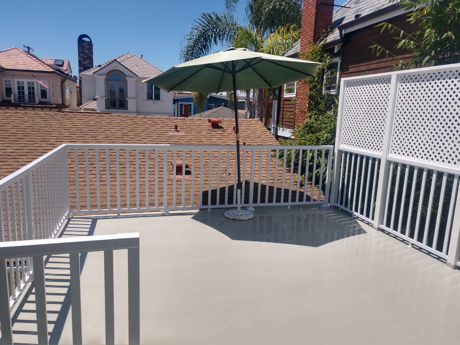 Orange County deck contractor builds outdoor living area